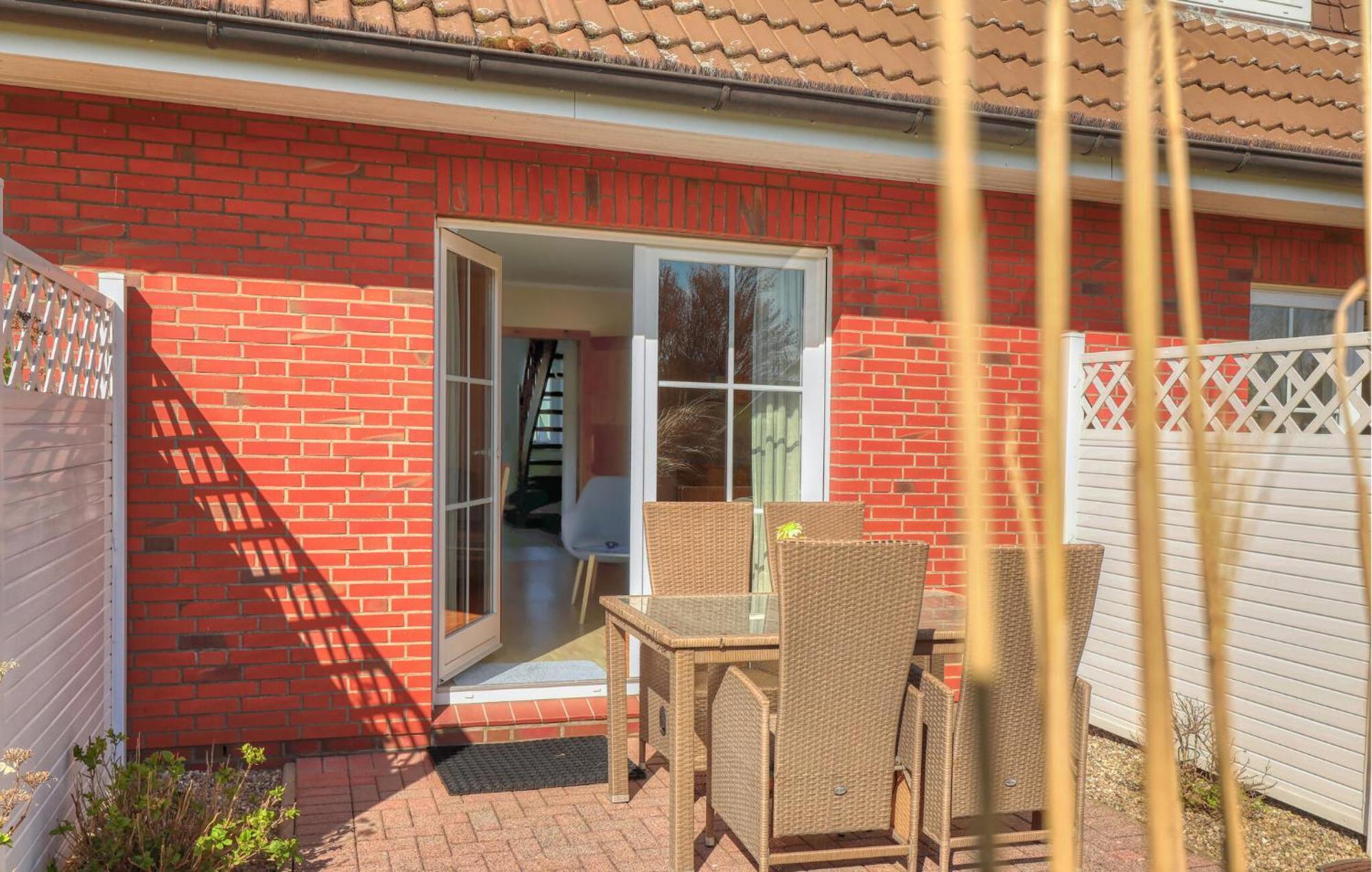 Nice Home In Toenning With Kitchen Exterior photo